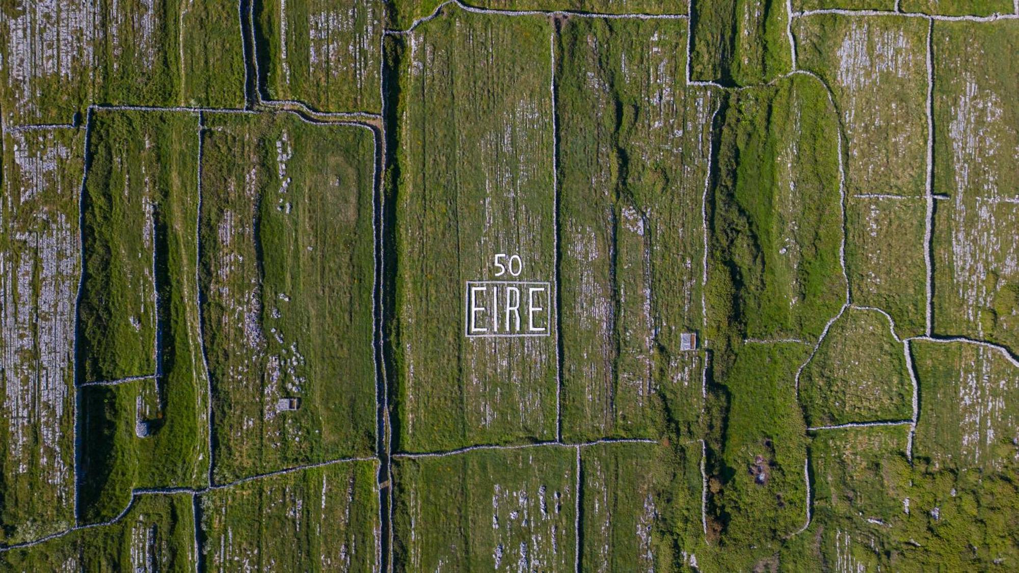 Aran Walkers Lodge Inis Mor Exterior photo