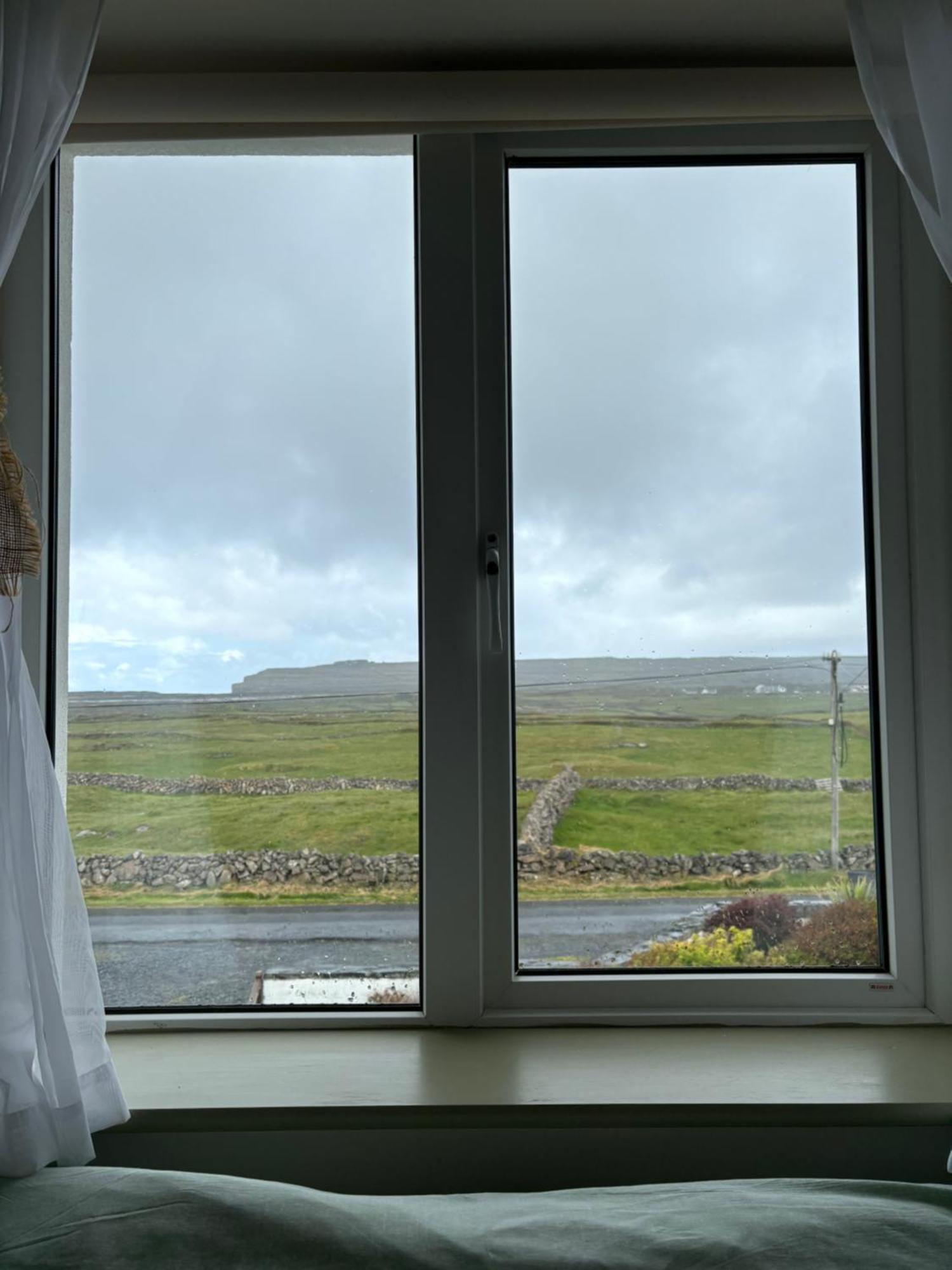 Aran Walkers Lodge Inis Mor Exterior photo