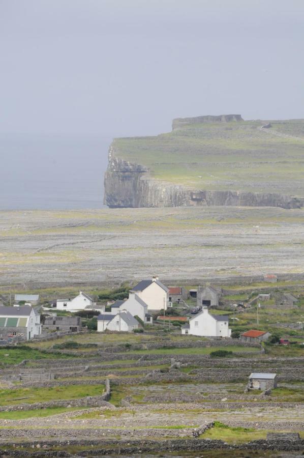 Aran Walkers Lodge Inis Mor Exterior photo
